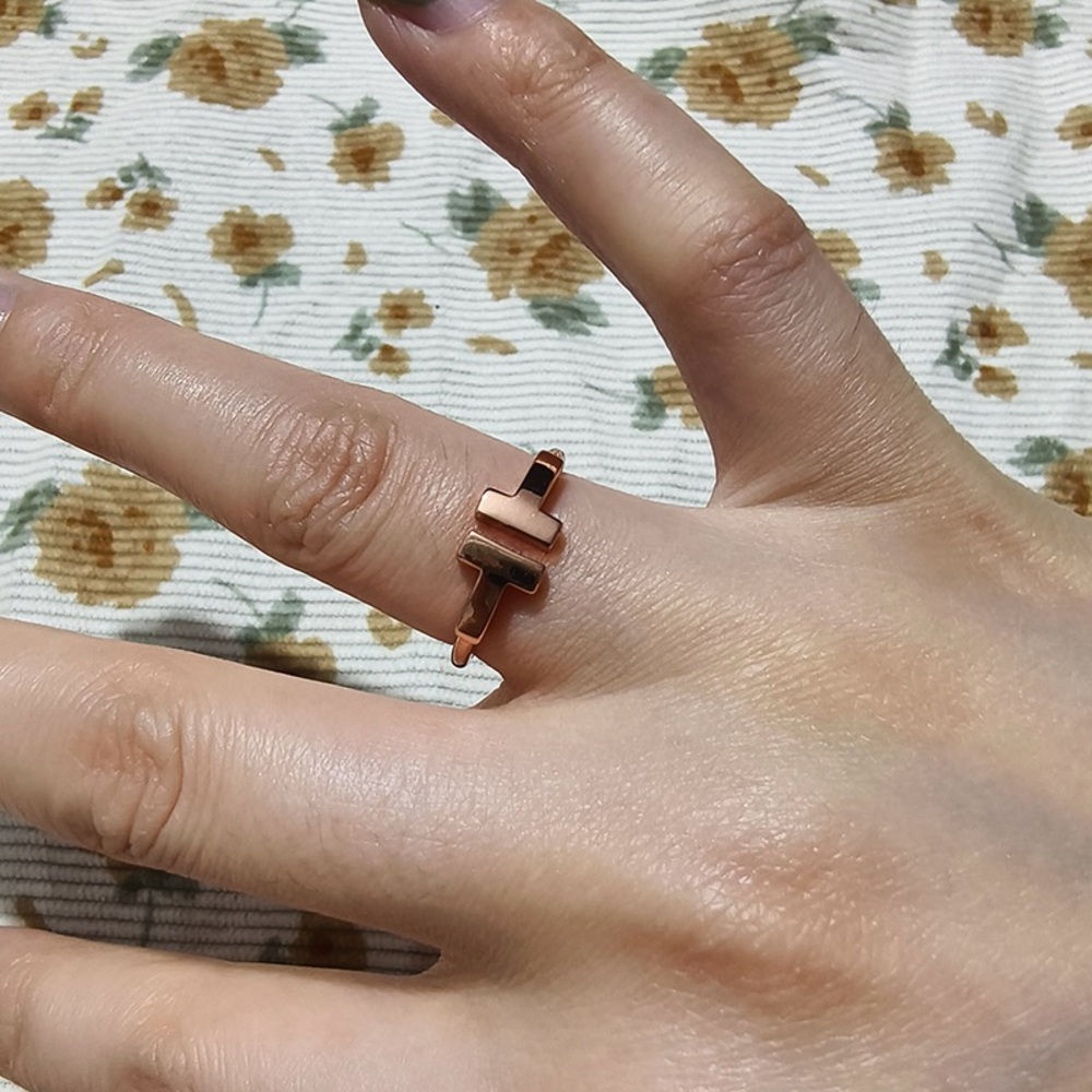 Tiffany & Co. Rose Gold T-Ring Size 7